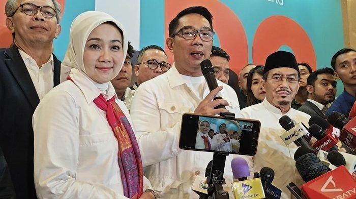 RK DAN ATALIA - Ridwan Kamil (RK) dan Atalia Praratya saat ditemui di Hotel Sultan, Jakarta, 27 November 2024. Ridwan Kamil dan Atalia tanggapi kemunculan Lisa Mariana.