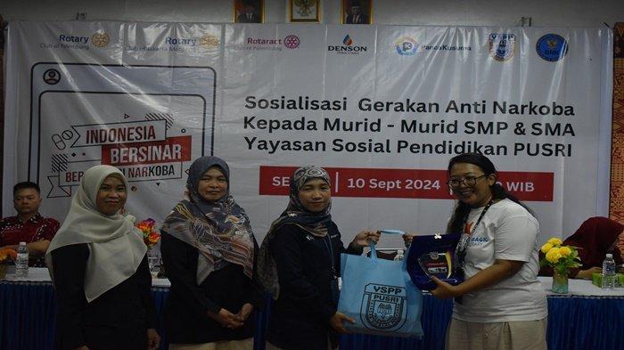 Rotary Club Palembang dan Rotary Club Menteng bekerjasama dengan Rotaract Club Palembang Didukung PT Denson Prima Utama dan PT Panca Kusuma juga BNN Sumsel menggelar sosialisasi gerakan anti narkoba pada murid SMP dan SMA Yayasan Sosial Pendidikan Pusri (YSPP), di SMP Pusri, Selasa (10/9/2024).