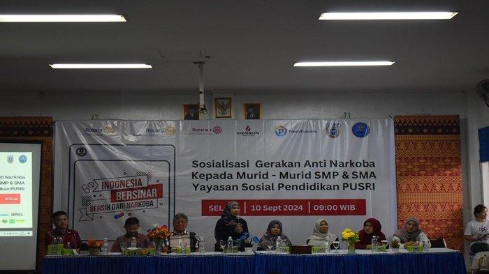 Rotary Club Palembang dan Rotary Club Menteng bekerjasama dengan Rotaract Club Palembang Didukung PT Denson Prima Utama dan PT Panca Kusuma juga BNN Sumsel menggelar sosialisasi gerakan anti narkoba pada murid SMP dan SMA Yayasan Sosial Pendidikan Pusri (YSPP), di SMP Pusri, Selasa (10/9/2024).