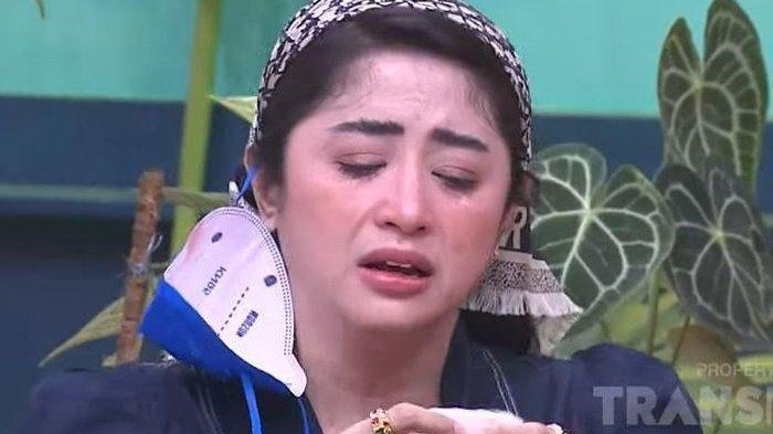 Sakit Hatinya Dewi Perssik Dihina Mandul Gara-gara tak Punya Anak