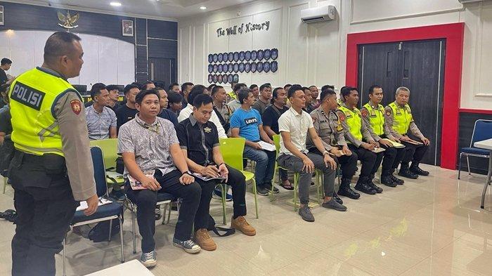 Sebanyak 178 anggota Polres Muara Enim, yang terdiri dari Perwira dan Nintara, menjalani tes psikologi kepemilikan senjata api, Kamis (7/12/2023).