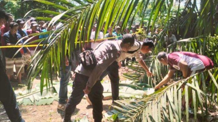Sesosok mayat laki-laki tanpa identitas ditemukan di jalan Curup-Muara Sungai Kecamatan Tanah Abang Kabupaten PALI Sumatera Selatan, Jumat (18/10/2024).