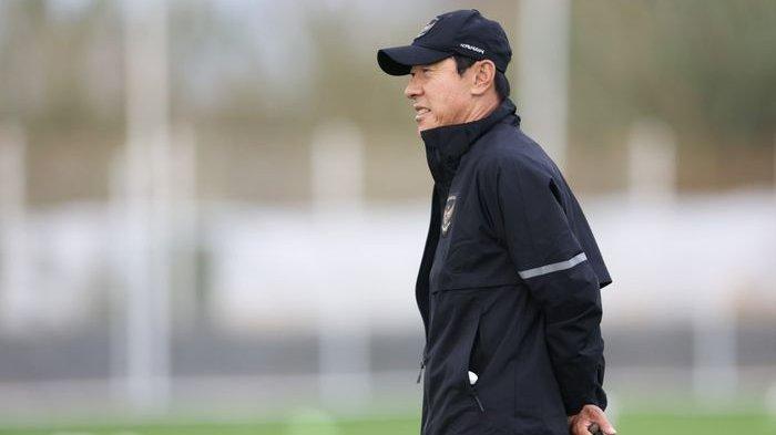 Shin Tae-yong saat memimpin latihan Timnas Indonesia di Turki.