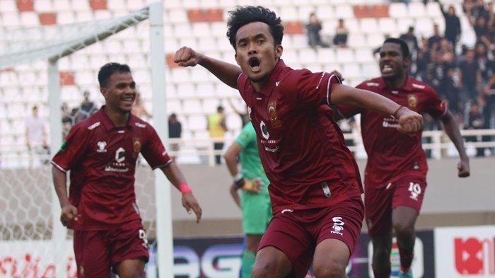 Pemain belakang SFC, M Rifqi, seleberasi setelah berhasil membobol gawang PSPS Riau di laga lanjutan Liga 2 Grub 1 2023, di Stadion Gelora Sriwijaya, Minggu (8/10/2023), Sriwijaya FC menang dengan skor 4-2.