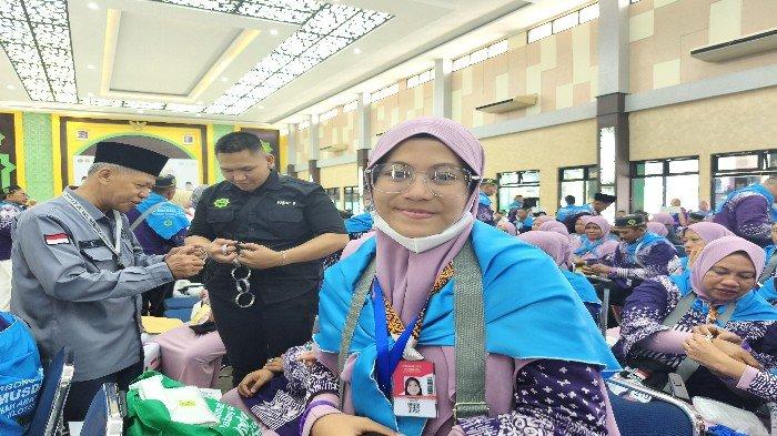 Kisah Haru Suci Ramadhani, Jemaah Haji Termuda Palembang Gantikan sang ...