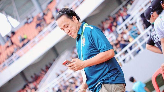 TANCAP GAS - Pasca RUPS PT SOM, Moh David yang ditunjuk sebagai Asisten Direktur Kompetisi III (Pembina Tim Sriwijaya FC) langsung tancap gas bekerja segera mendirikan Akademi SFC dan EPA SFC.
