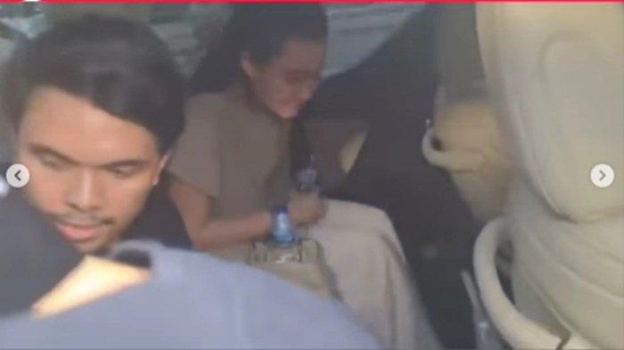 Tharia Halilintar dan Aaliyah Massaid semobil.