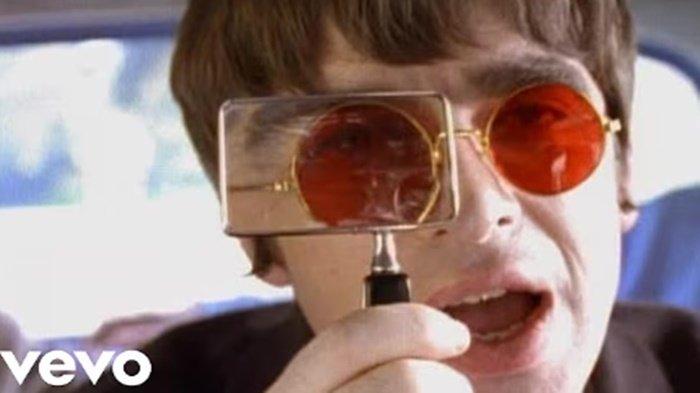 translate lirik lagu Don't Look Back in Anger by Oasis