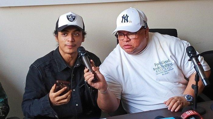 VADEL BADJIDEH TERSANGKA - Vadel Badjideh dalam jumpa persnya di kawasan Kuningan, Jakarta Selatan, Jumat (20/9/2024). Vadel Badjideh ditolak imbas Lolly di bawah umur