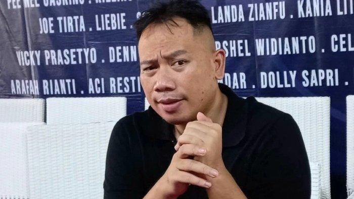 VICKY TANTANG RAZMAN - Presenter Vicky Prasetyo tegar meski gagal jadi anggota DPR RI dari Partai Perindo. Menurutnya, untuk jadi caleg perlu metal kuat. Vicky Prasetyo nekat tantang Razman Nasution dan Firdaus Oiwobo adu tinju
