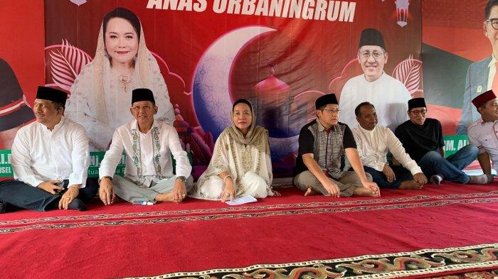 Ketua Umum Pimpinan Nasional (Pimnas) Partai Kebangkitan Nusantara (PKN), Prof. Dr. H. Anas Urbaningrum, M.Si bersama Ketua Pimda PKN Sumsel Ir Hj Lucianty SE dan jajaran menggelar Safari Ramadhan dan Sarasehan di Sekretariat Pimpinan Daerah (Pimda) PKN Provinsi Sumatera Selatan (Sumsel), di Jalan Soekarno-Hatta, Kelurahan Talang Kelapa, Kecamatan Alang-alang Lebar, Palembang, Minggu (24/3/2024).