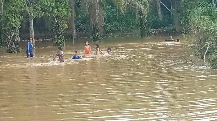 Sejumlah daerah di kecamatan dalam Kabupaten Muba mulai terdampak banjir akibat luapan air Sungai Musi, Rabu (10/1/2024)