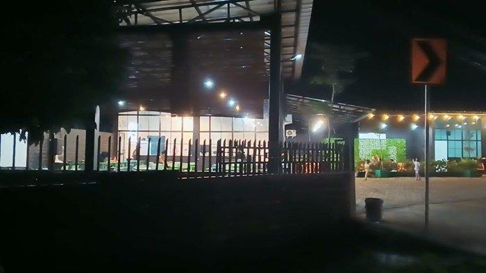 Suasana coffe shop Rajaki Cofee tempat nongkrong yang nyaman ditengah kota Muara Enim.