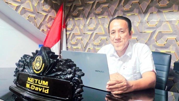 DAVID PEMBINA SFC - Asdir Kompetisi III PT SOM, Moh David yang juga selaku Pembina Tim Sriwijaya FC menjelaskan bakal menggelar turnamen fourfeo 4 tim yang akan mengikuti seleksi dan nantinya yang juara itulah dijadikan Sriwijaya FC.