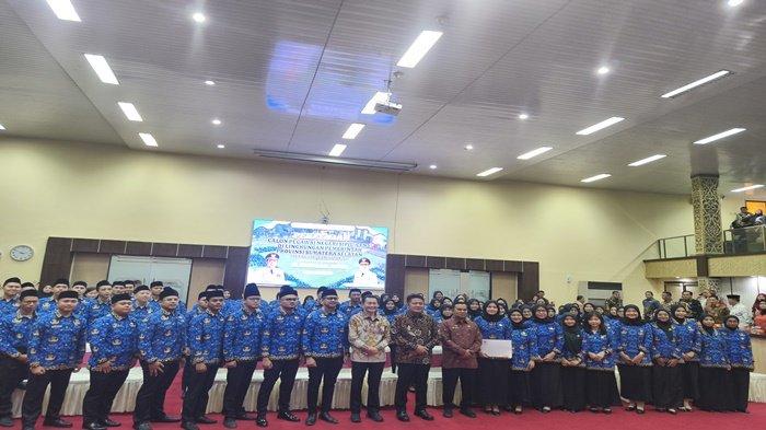 PELANTIKAN CPNS -  Gubernur Sumatera Selatan (Sumsel) Herman Deru resmi melantik 101 Calon Pegawai Negeri Sipil (CPNS) di lingkungan Pemerintah Provinsi Sumsel di Auditorium Bina Praja Kantor Gubernur Sumsel, Jumat (9/5/2025).