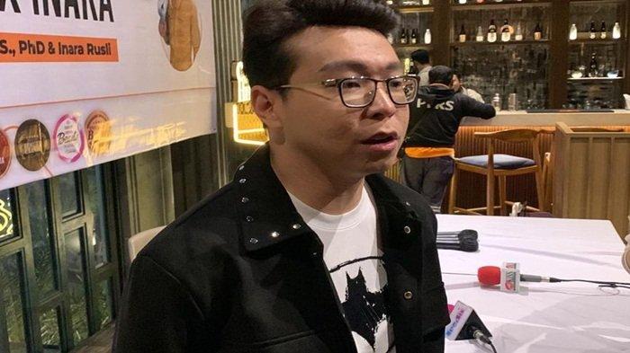 drRICHARD LEE MUALAF - Dokter Richard Lee dalam konferensi pers di kawasan Senopati, Jakarta Selatan, Kamis (18/5/2023). dr Richard Lee ungkap ayat Al Quran yang bikin hatinya Yakin mualaf