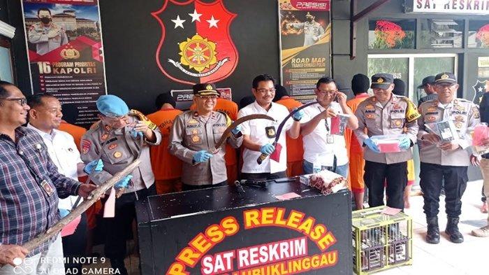 Pengakuan 6 Remaja Gangster Bercelurit Usai Serang Warga Nongkrong di Surabaya: Untuk Beli Sabu