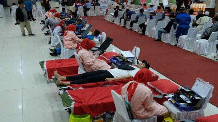 Pekerja PT Kilang Pertamina Internasional Refinery Unit III Plaju (Kilang Pertamina Plaju) kembali menyumbangkan darahnya untuk kemanusiaan, sebanyak 320 kantong telah didonorkan pada Selasa (27/02/2024).