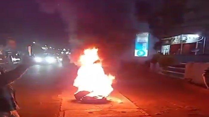 Listrik padam 8 jam lebih di Kota Lubuklinggau, warga demo kantor ULP PLN Lubuklinggau, Selasa (4/6/2024) malam