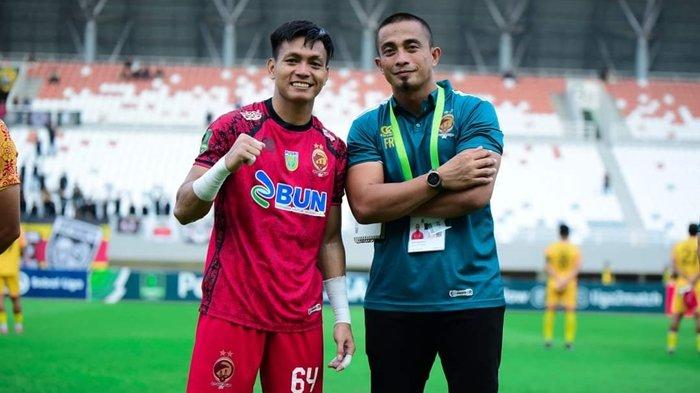 FULL 90 MENIT - Kiper Panggih Triatmojo tampil full selama 90 menit dipercaya pelatih kiper Ferry Rotinsulu saat Sriwijaya FC menundukkan Persikabo 1973 dengan skor 5-1 lanjutan Pegadaian Liga 2 2024/25 di Stadion Gelora Sriwijaya Jakabaring Palembang, Minggu (6/10/2024).