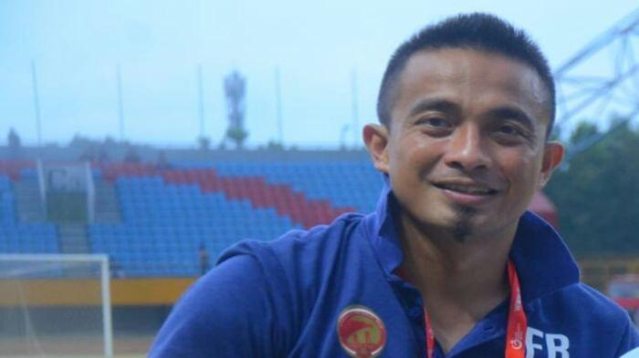 Pelatih kiper Sriwijaya FC Fery Rotinsulu