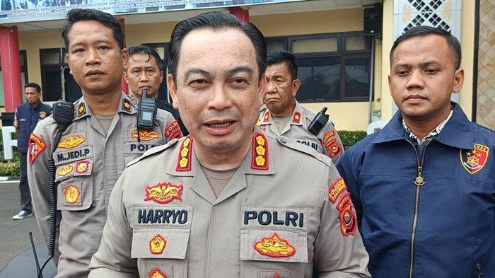 Kapolrestabes Palembang, Kombes Pol Harryo Sugihartono didampingi Kasat Reskrim AKBP Andrie Setiawan .