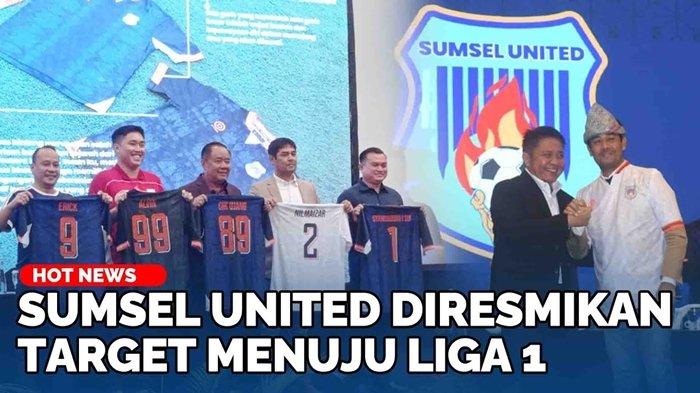 PEMAIN ASING SUFC - Sumsel United FC dikabarkan tengah mengincar 3 pemain asing asal Amerika Latin dan Eropa. Gubernur Sumsel H Herman Deru mengangkat Pelatih Kepala Nil Maizar Sumsel United FC sebagai warga kehormatan Sumsel dengan memasangkan tanjak pada launching logo, jersey dan pelatih di Hotel Harper Palembang, Sabtu (14/6/2025) malam. Turut hadir Dirut PT CSU H Erick Yuniman SE, Wagub Sumsel H Cik Ujang (Presiden Klub), Manajer Tim dr Syamsuddin Isaac. Wapres SUFC Alvin Renaldi Bomba.