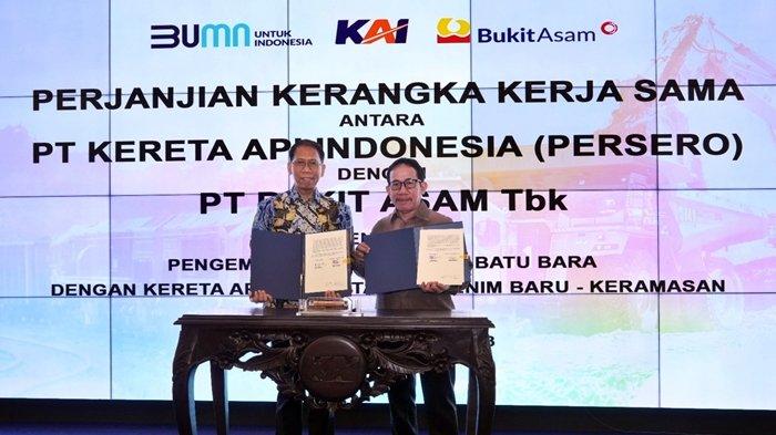 Penandatanganan perjanjian kerjasama dilakukan oleh Direktur Utama KAI, Didiek Hartantyo dan Direktur Utama PTBA, Arsal Ismail di Jakarta Railway Center (JRC), Jakarta Pusat, Kamis (12/10/2023).