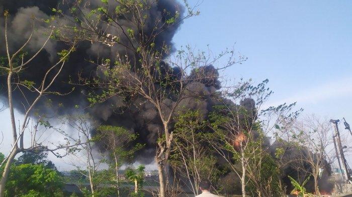 Pipa Pertamina di Kampung Mancong, Kelurahan Utama, Kecamatan Cimahi Selatan, Kota Cimahi meledak dan terbakar, Selasa (22/10/2019).