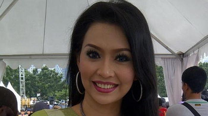 Artis Ratna Listy Jadi Pemulung - Sripoku.com