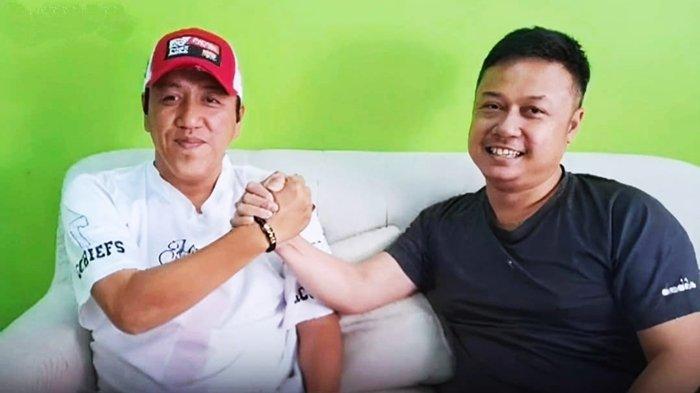 SALAM KOMANDO SFC - Asisten Direktur Kompetisi III/Kepala Pembina Tim PT SOM, Mohammad David salam komando dengan Direktur Olahraga PT SOM Anggoro Prajesta. David menyebut masih merahasiakan nama pemain andalan yang telah dieal direkrut Sriwijaya FC musim 2025/26.