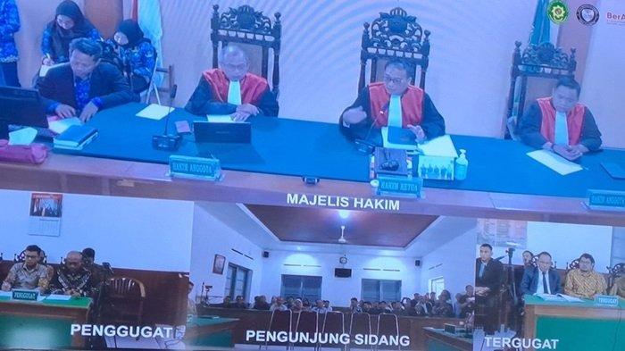 SIDANG IJAZAH JOKOWI -  Persidangan gugatan tuduhan ijazah Presiden ke-7 Joko Widodo (Jokowi) kembali digelar, di Pengadilan Negeri (PN) Kota Solo, Jawa Tengah, pada Senin (2/6/2025) dengan agenda pembacaan gugatan.