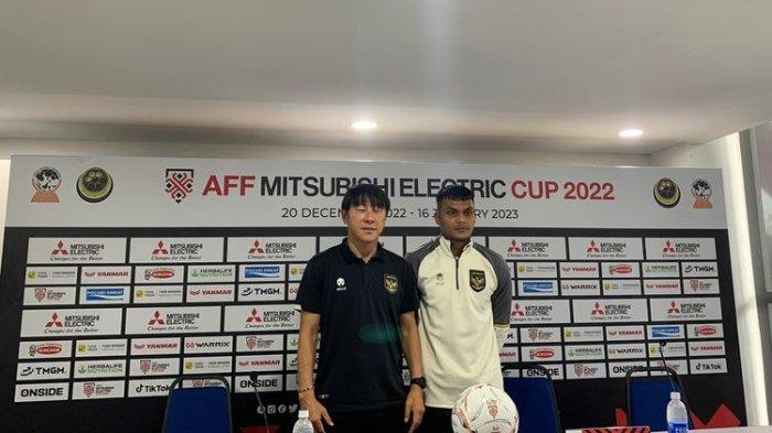 Muhammad Sanjaya mencetak gol saat melawan Brunei Darussalam dalam pertandingan Piala AFF