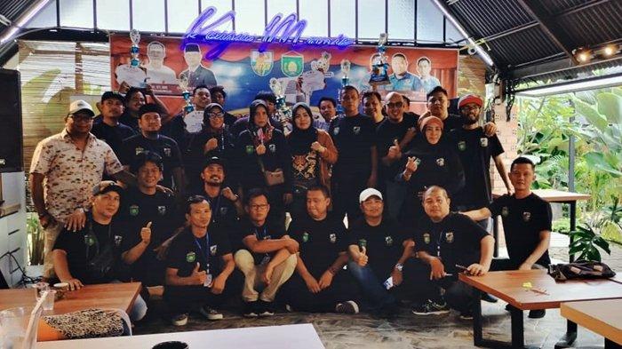 Kegiatan stand up comedy yang diselenggarakan di Caffe & Resto Kayu Manis di Kecamatan Prabumulih Timur, Sabtu (25/11/2023).