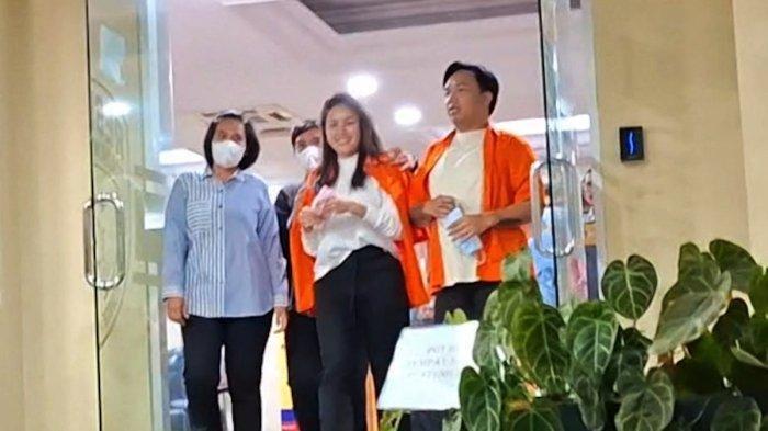 NIKITA DAN MAIL - Polda Metro Jaya kembali memperpanjang masa penahanan Nikita Mirzani dan Mail Syahputra dalam kasus dugaan pemerasan. Sama-sama dipenjara, terkuak hubungan asli Nikita Mirzani dan asistennya
