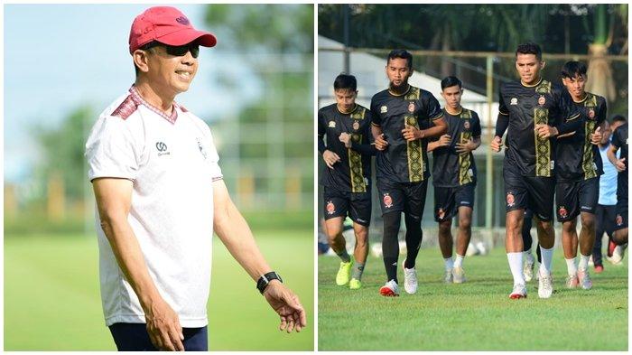 Head coach Jafri Sastra mematau latihan skuat tim Sriwijaya FC di Lapangan Panahan JSC Palembang sebagai persiapan jelang digulirkannya kompetisi Liga 2 2024.