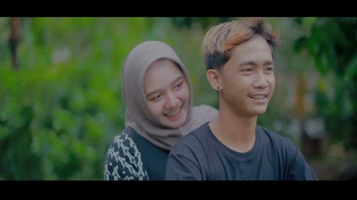 Translate Lirik Lagu Kalah Weton Oleh Kemput Sts Lagu Bahasa Jawa