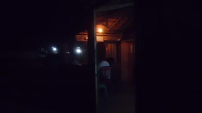 Video: Pekerja Remang-remang Kocak Kacir ke Sawah Usai Digrebek Emak ...