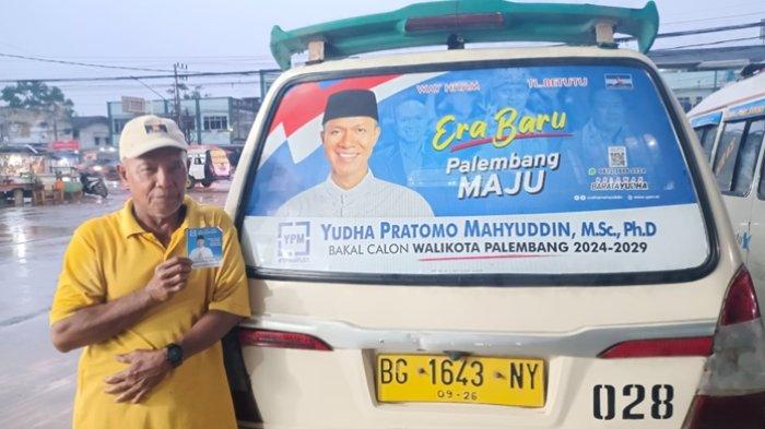 Salah satu Angkot yang membranding Bacawako Palembang 2024 Yudha Pratomo Mahyuddin MSc Phd dengan jargonnya 