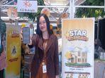 Pegawai-Bank-KB-Bukopin-memperlihatkan-promo-bunga-KPR-bank.jpg