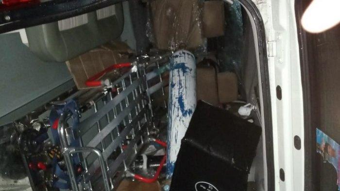 KECELAKAAN AMBULANS PARIMO - Sebuah mobil Ambulans milik Puskesmas Lambunu mengalami kecelakaan di tikungan Desa Tada Timur, Kecamatan Tinombo Selatan, Kabupaten Parigi Moutong, Sulawesi Tengah Sabtu (5/7/2025) sekitar pukul 03.00 WITA.