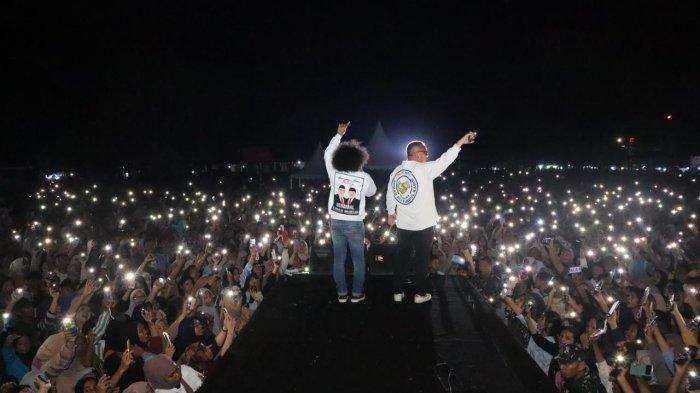 Bakal Calon Gubernur (Bacagub) Sulteng, Ahmad Ali saat konser Silaturahmi Akbar Beramal di Taman Kota, Desa Lompio, Kecamatan Banggai, Kabupaten Banggai Laut, Minggu (14/7/2024) malam.