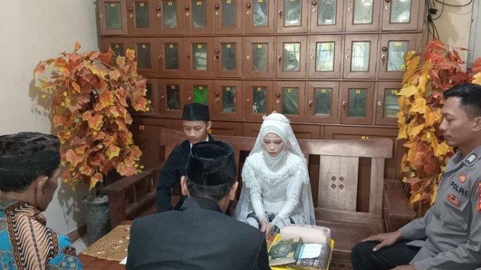 Agung Prasetyo dan Sofi Maharisma harus 'berpisah' hanya setelah 30 menit mengucapkan janji suci pernikahan mereka, pada hari Jumat (4/8/2023).
