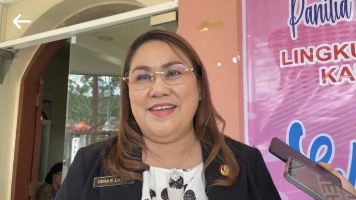 PASKAH DONGGALA - Bupati Donggala, Vera Elena Laruni turut melaksanakan Ibadah Perayaan Paskah Oikumene di GPID Efrata, Jl Pelabuhan, Kelurahan Boya, Kecamatan Banawa, Kabupaten Donggala. Jumat (16/5/2025).