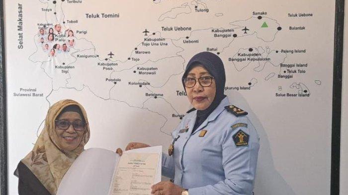 Ida AR Sikopa, Pencipta Informasi Bandara Mutiara Sis Aljufri Palu dan Terjemahannya dalam Bahasa Kaili