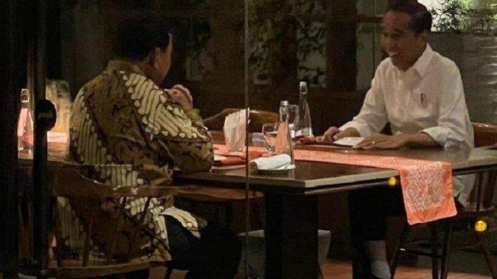 Presiden Joko Widodo atau Jokowi makan malam bersama capres nomor urut 2, Prabowo Subianto.