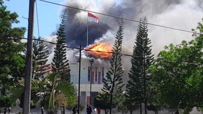 Kondisi Kantor Bupati Pohuwato yang dibakar massa.
