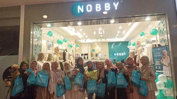 Outlet Nobby secara resmi dibuka, Jumat (29/12/2023) siang, hadir dengan menawarkan aneka busana muslim kesklusif dengan harga terjangkau.