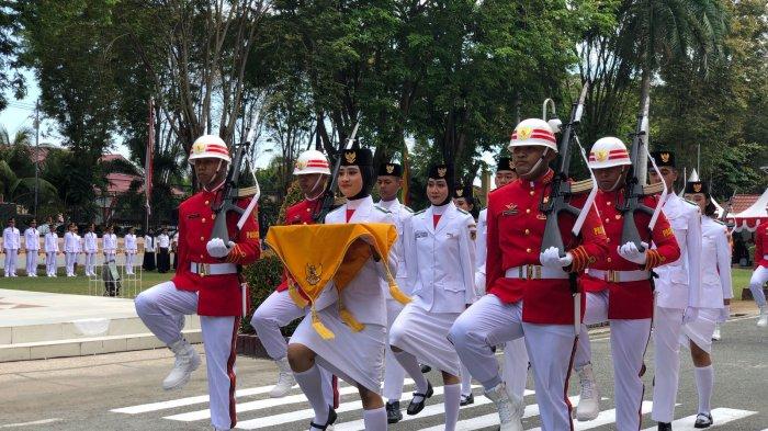Pasukan Pengibar Bendera Pusaka (Paskibraka) Sulawesi Tengah menuai sorotan. Sorotan itu pada Paskibraka Sulteng wanita.