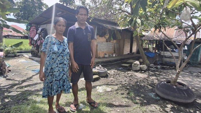 Pasangan Suami Istri (Pasutri) Wayan Budayasa dan istrinya I Made Darmihati, asal Dusun II, Desa Torue, Kecamatan Torue, Kabupaten Parigi Moutong (Parimo), Sulawesi Tengah, terpaksa tinggal di bekas kandang babi sejak tahun 2019.